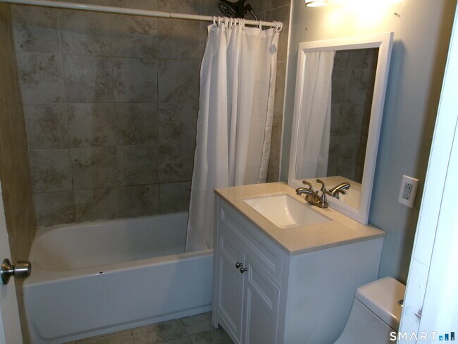 Building Photo - 452 Wethersfield Ave