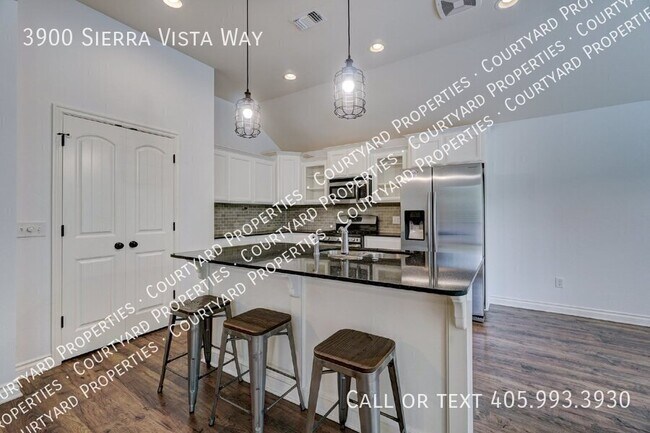 Building Photo - 3900 Sierra Vista Way