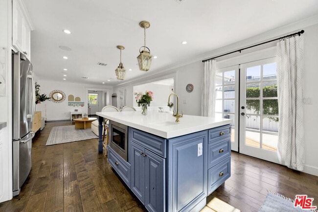 Building Photo - 4621 Allott Ave