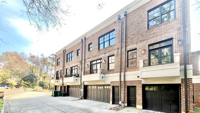 Building Photo - 610 West Blvd