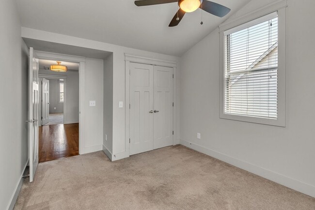 Building Photo - Modern Townhome Living in the Heart of Wed...