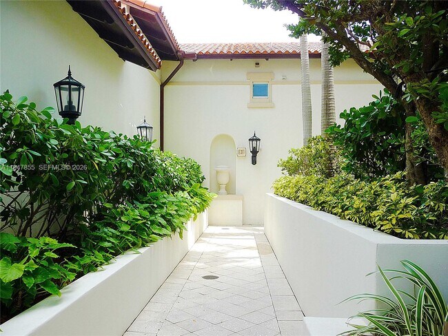 Building Photo - 250 Sunny Isles Blvd