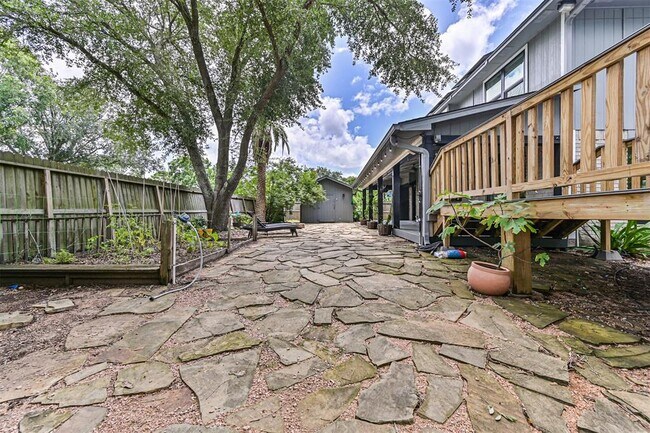 Building Photo - 1801 Vaquero