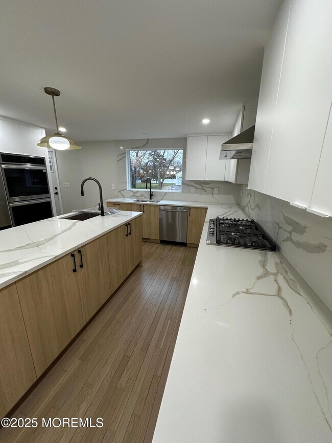 Building Photo - 469 Wall St