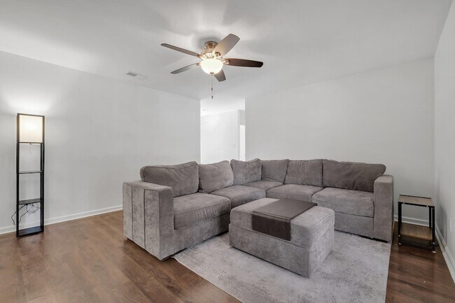 Building Photo - 890 Richardson Rd