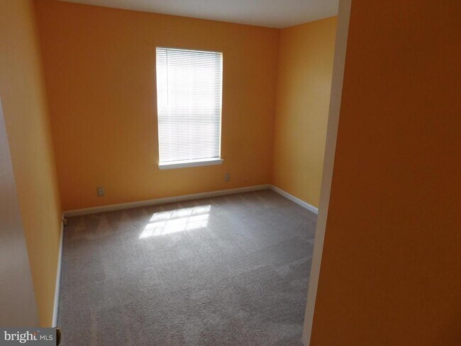 Building Photo - 102 Piccadilly Ln