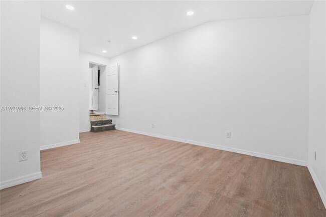 Building Photo - 201 S Biscayne River Dr