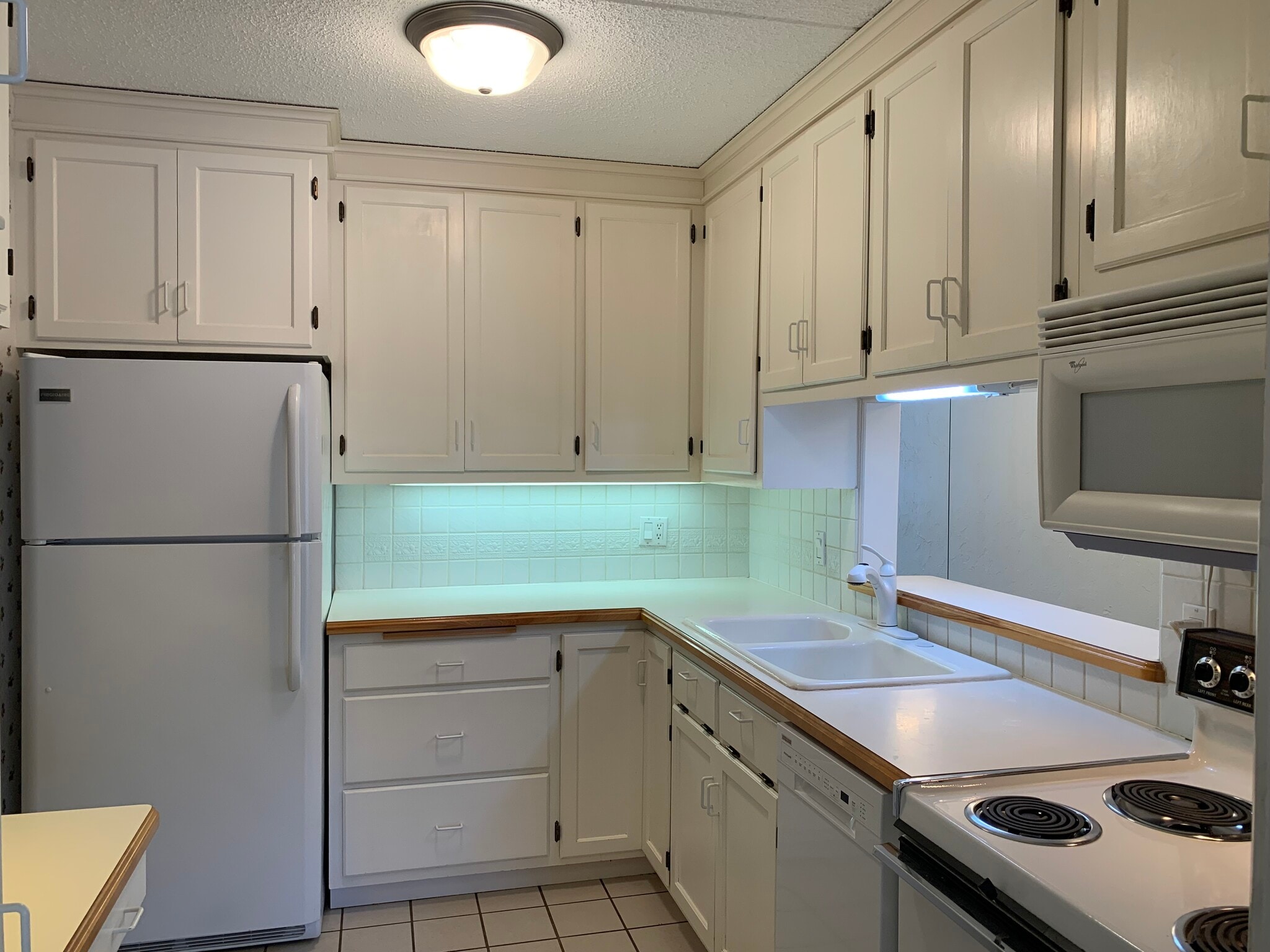 Kitchen - 10531 Cedar Lake Rd