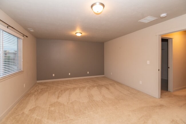 Building Photo - Beautiful Home in Midvale!