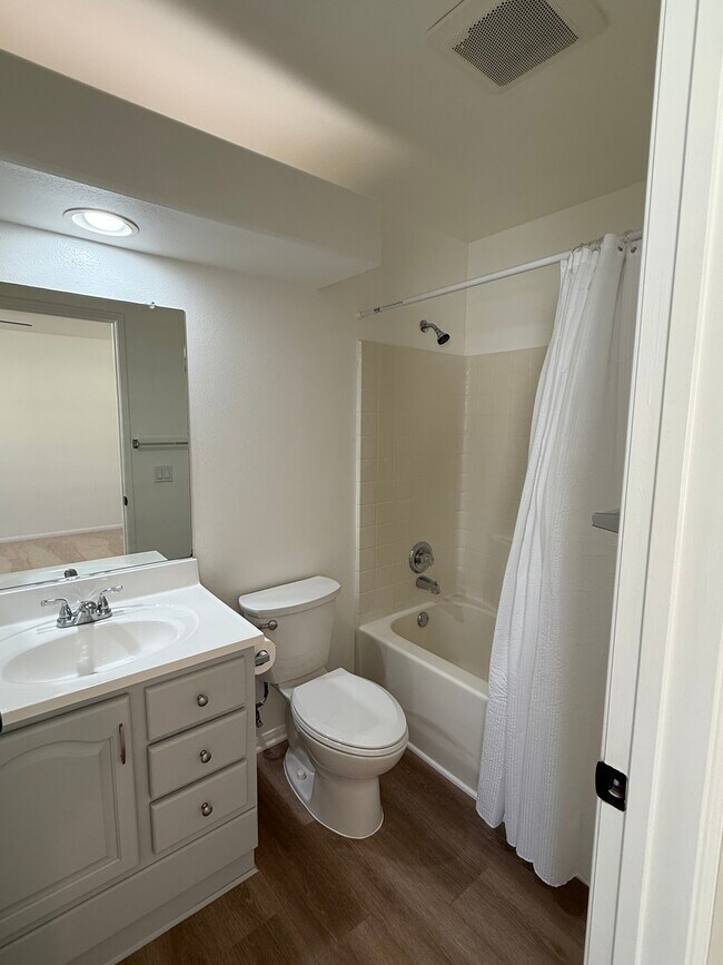 Building Photo - 1211 W 164th St