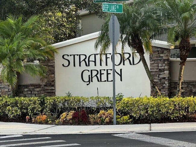 Building Photo - MOVE IN NOW-OVIEDO RENTAL!BEAUTIFUL 3 bd 2.5 bath townhome! 2 CAR ATTACHED GARAGE!FRESH PAINT! Wa...