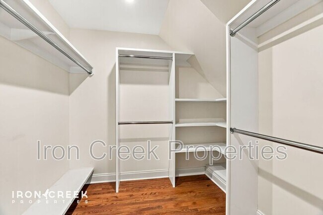 Building Photo - 1672 Olmsted Dr