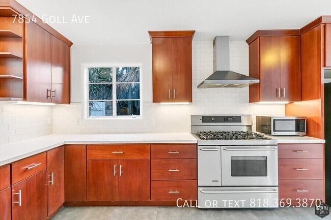 Building Photo - 7854 Goll Ave