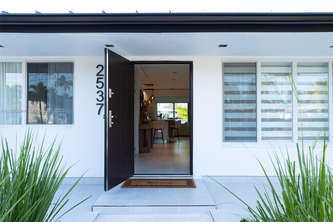 Building Photo - 2537 SE 10th Ct