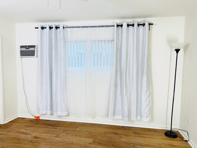 Building Photo - 617 S Shelton St