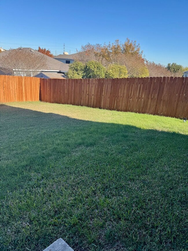 Building Photo - 232 Weeping Willow