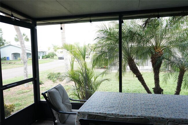 Building Photo - 2102 Hereford Dr