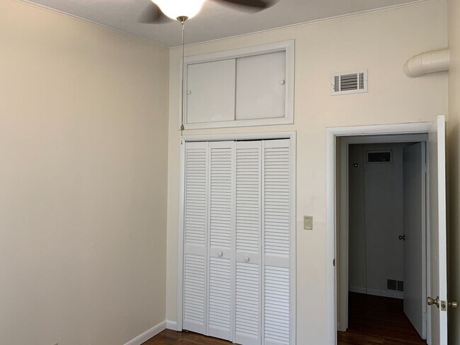 Building Photo - 174-174 Hart Ave