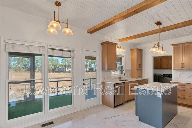 Building Photo - 695 Cedar Point