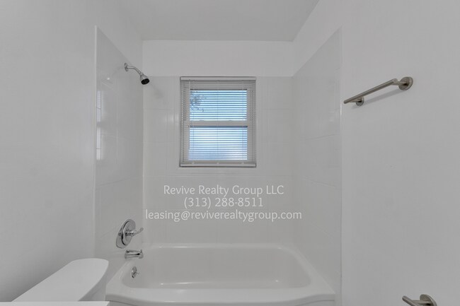 Building Photo - 4802 Niagara St