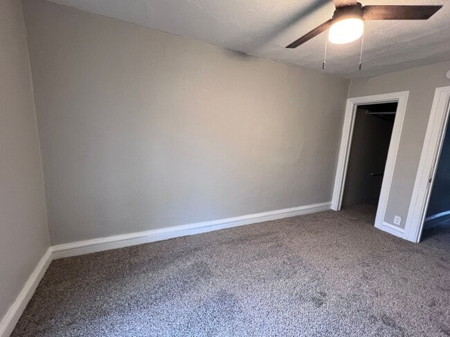 Building Photo - Three Bedroom Unit Near Downtown Grand Rap...