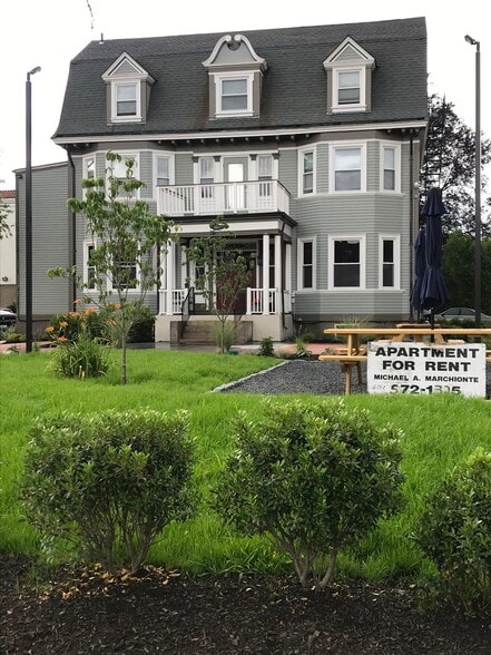 Building Photo - 131 Irving Ave