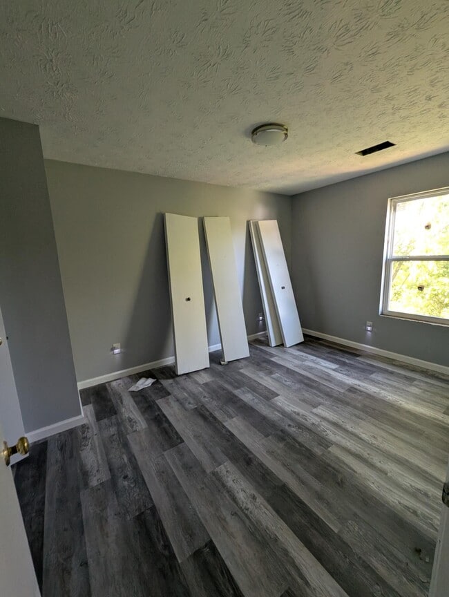 Building Photo - 444 Becky Pl