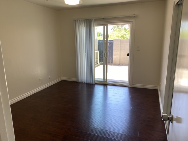 3rd Bedroom w/ Private Entry - 2901 Mendoza Dr