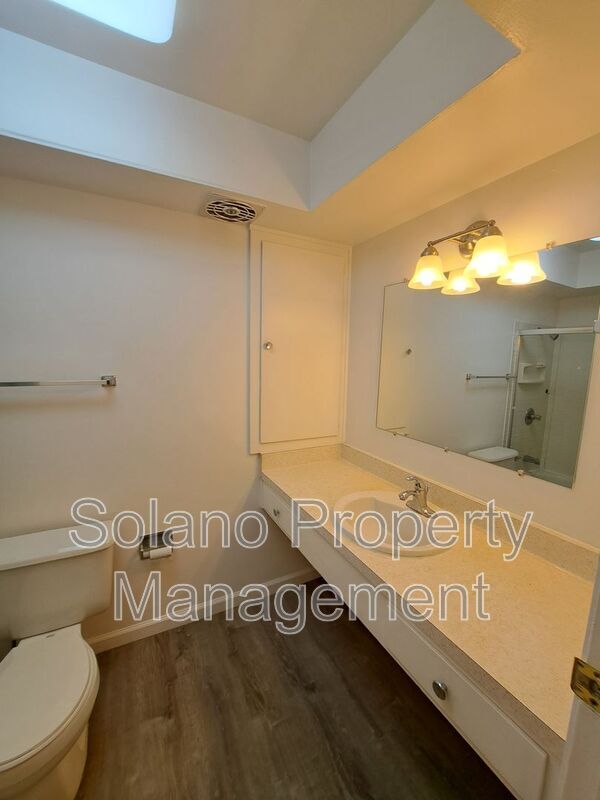 Building Photo - 2519 Heather Dr