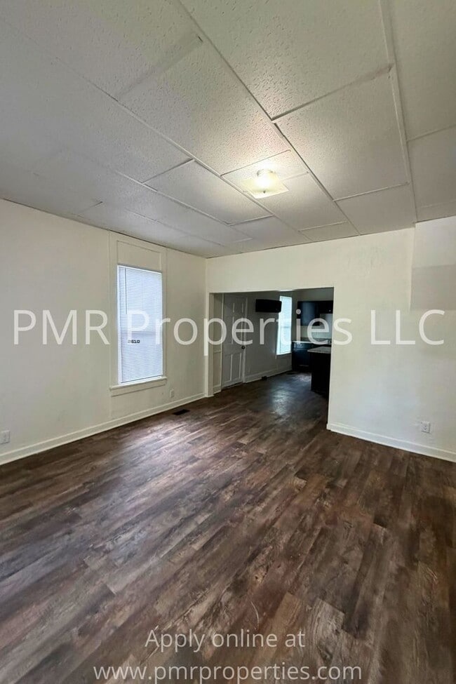 Building Photo - 2 Bedrooms / 1 Bathroom House