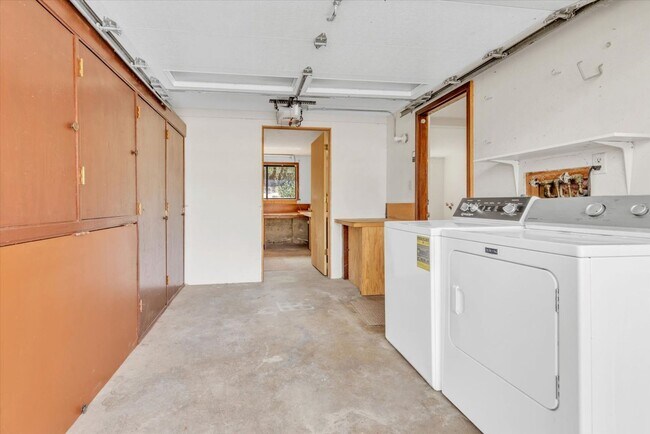 Building Photo - 650 Hartford Dr