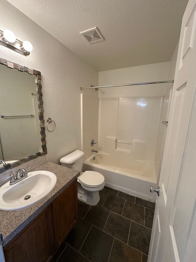 Building Photo - 4 BEDROOM, 3 BATHROOM SINGLE FAMILY HOME WITH OFFICE/BONUS ROOM & 2 CAR ATTACHED GARAGE