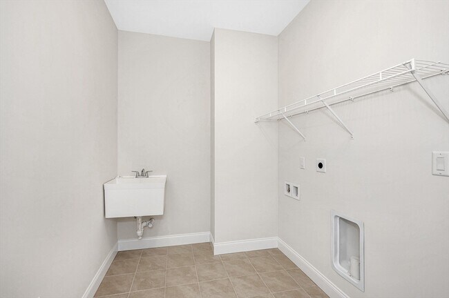 Building Photo - 12 Hope Ln