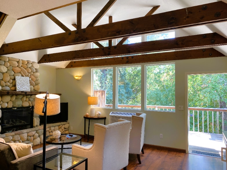 Primary Photo - 1042 Easum Dr