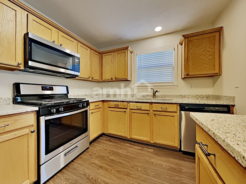 Building Photo - 1959 Johns Pl Ct NE