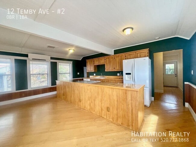 Building Photo - 12 Temby Ave