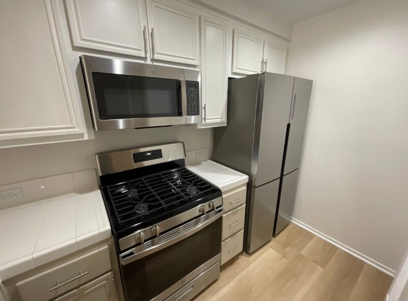 Building Photo - 240 Caldecott Ln