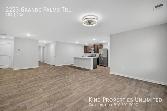 Building Photo - 2223 Grande Palms Trl