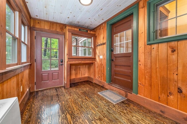 Building Photo - 44 Neighbors Row