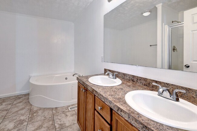 Building Photo - 9431 Jenkins Ln