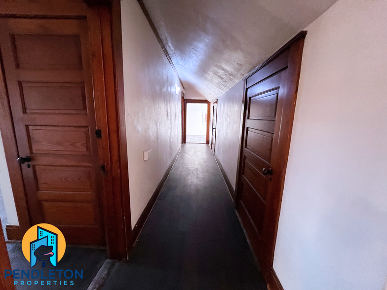 Hallway - 2405 Grandview Ave