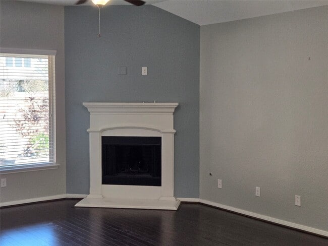 Building Photo - 23610 Ortensia St