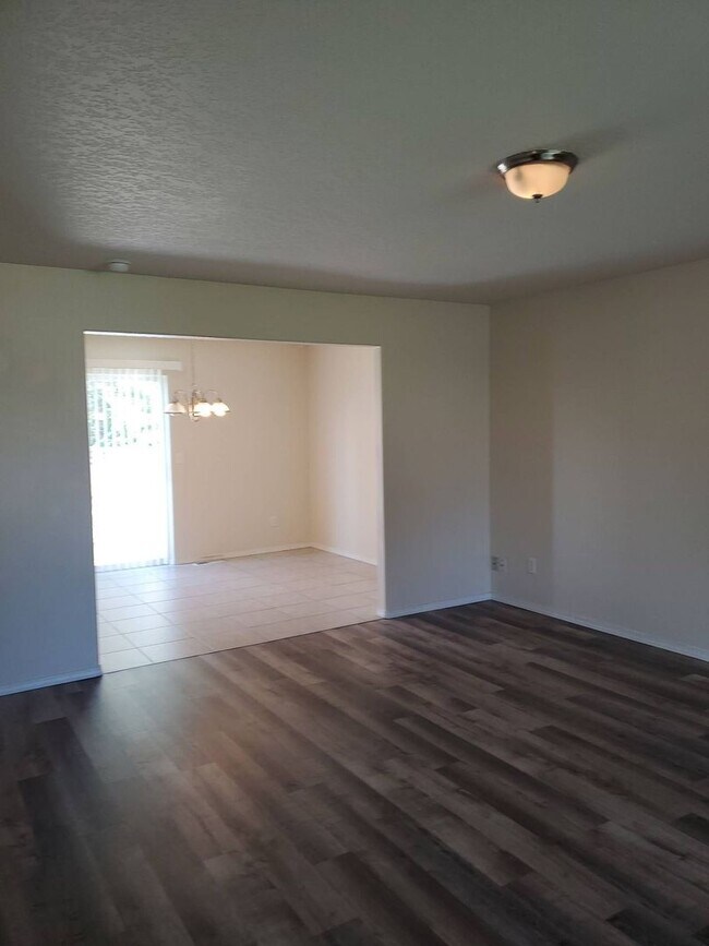 Building Photo - 460 Laguna Dr