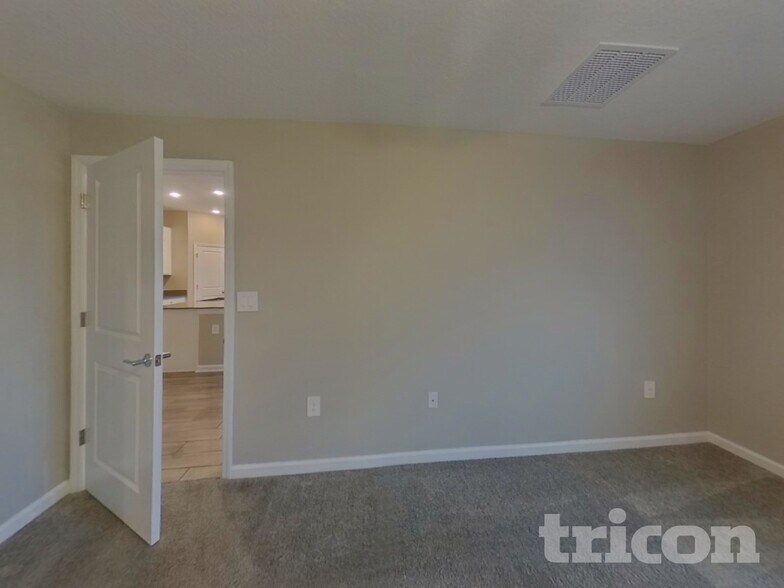 Building Photo - 9496 Revere Ave