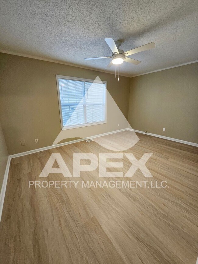 Building Photo - MOVE-IN SPECIAL,NO RENT TIL JUNE 1ST! - 3 Bd | 2 Ba 1st Floor Condo in West Knoxville!