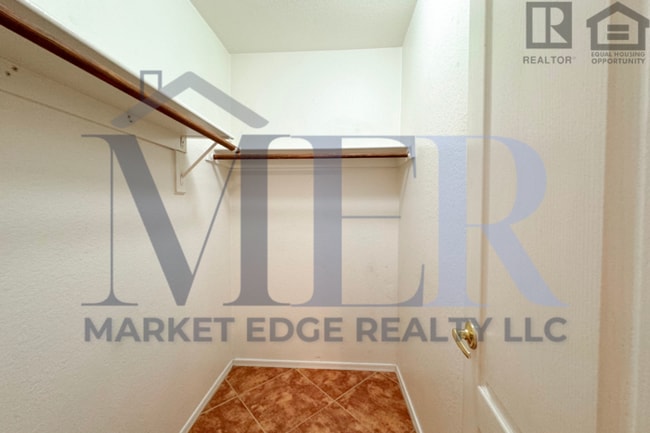 Building Photo - 3Bed/2Bath House at Arrowhead Lakes! $199 MOVE-IN SPECIAL! Ready for Immediate Move-In!