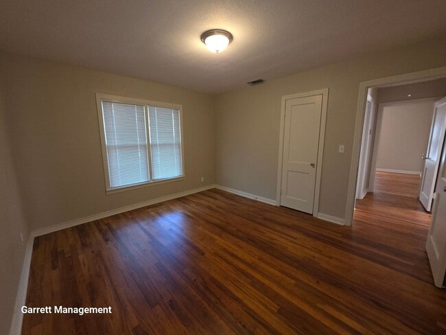 Building Photo - 3/2 Remodeled Home in Lampasas