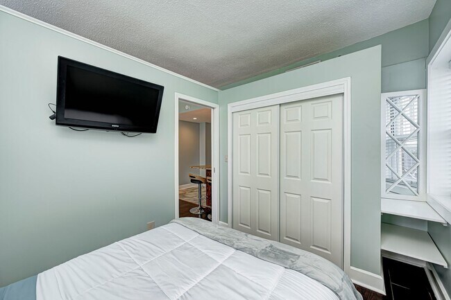 Building Photo - FULLY FURNISHED - Move in ready 1 bed & 1 ...