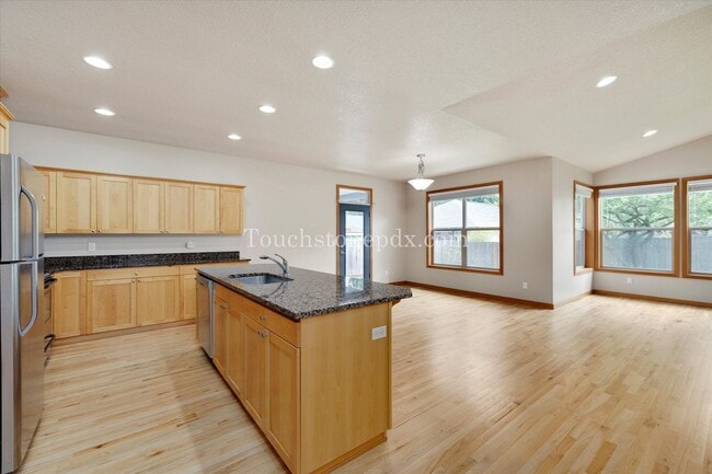 Building Photo - Radiant 3-bedroom Home in Downtown Canby