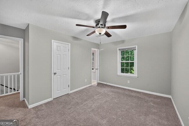 Building Photo - 226 High Creek Dr
